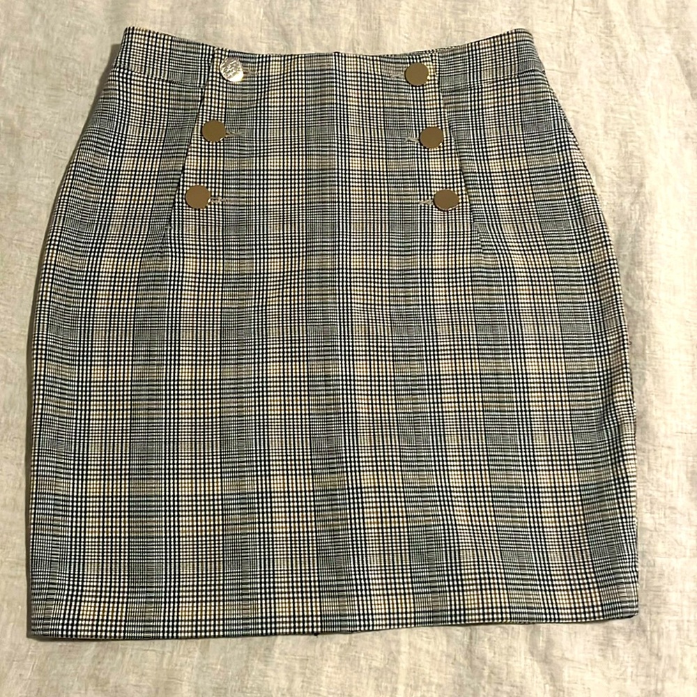 H&M BLACK AND TAN PLAID SKIRT